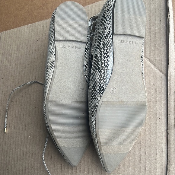 NWT Old Navy tie ankle flats - Picture 3 of 3